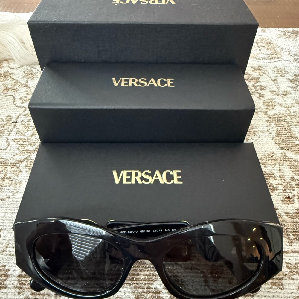 Versace Elegant Black Sunglasses